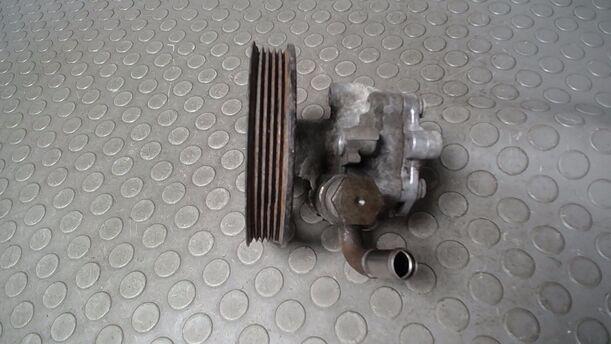 Foto: PUMPE SERVOLENKUNG/ SERVOPUMPE eines VW Passat Variant 2.0