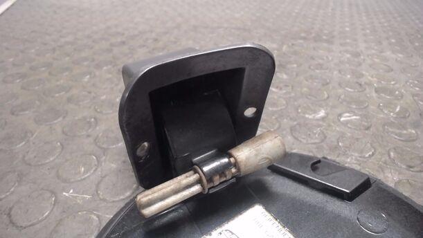 Foto: TANKKLAPPE / TANKDECKEL eines Opel Astra 2.0 Caravan