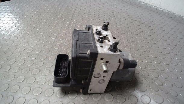 Foto: HAUPTBREMSAGGREGAT ABS eines VW Passat Variant 2.0