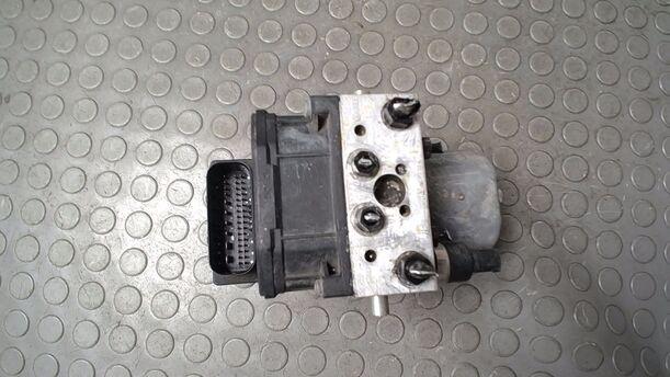 Foto: HAUPTBREMSAGGREGAT ABS eines VW Passat Variant 2.0