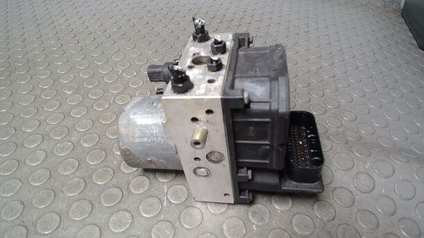 Foto: HAUPTBREMSAGGREGAT ABS eines VW Passat Variant 2.0