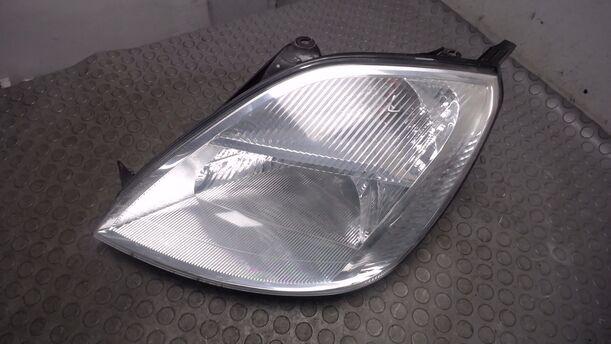 Foto: SCHEINWERFER LINKS eines Ford Fiesta 1.4