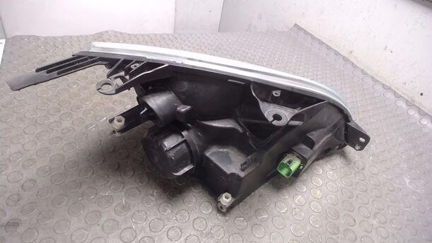 Foto: SCHEINWERFER LINKS eines Ford Fiesta 1.4