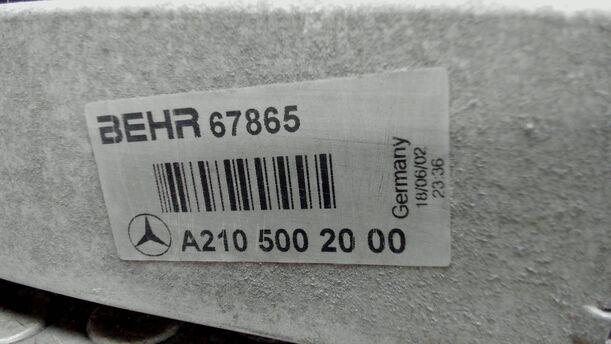Foto: LADELUFTKÜHLER eines Mercedes-Benz E 200 T Kompressor