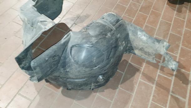 Foto: RADHAUSSCHALE/ INNENRADHAUS VORN LINKS eines Mercedes-Benz A 180 CDI