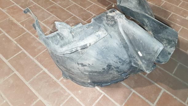 Foto: RADHAUSSCHALE/ INNENRADHAUS VORN LINKS eines Mercedes-Benz A 180 CDI