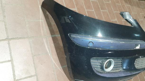 Foto: STOSSFÄNGER/ STOßSTANGE VORN eines Mercedes-Benz A 180 CDI