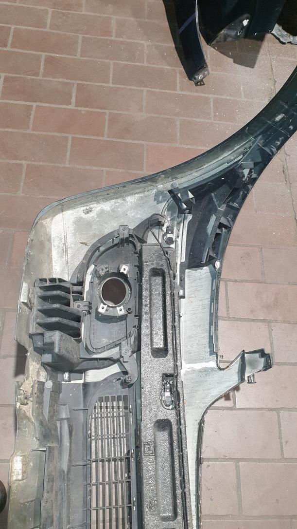 Foto: STOSSFÄNGER/ STOßSTANGE VORN eines Mercedes-Benz A 180 CDI