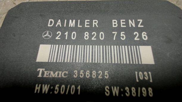 Foto: TÜRSTEUERGERÄT VORN LINKS eines Mercedes-Benz E 200 T Kompressor