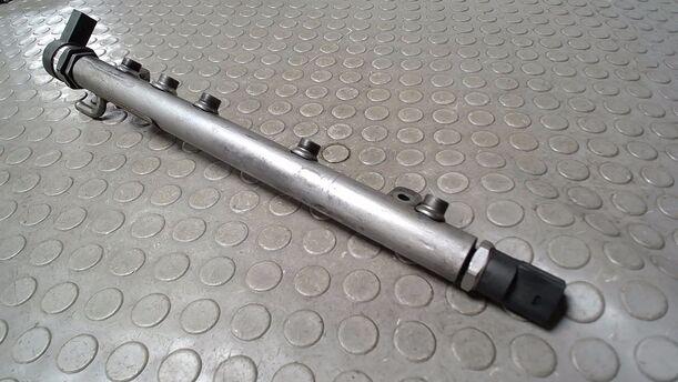 Foto: KRAFTSTOFFVERTEILER/ VERTEILERROHR eines Mercedes-Benz A 180 CDI