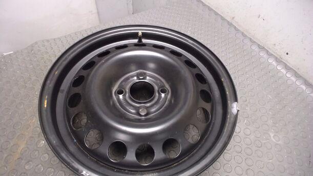 Foto: STAHLFELGE 6X15 ET49 ( NEUWERTIG ) eines Opel Corsa 1.0 12V