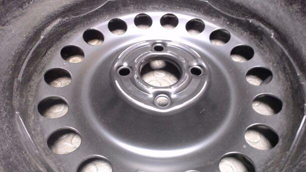Foto: STAHLFELGE 6X15 ET49 ( NEUWERTIG ) eines Opel Corsa 1.0 12V