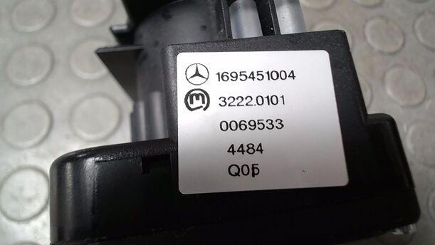Foto: LICHTSCHALTER eines Mercedes-Benz A 180 CDI
