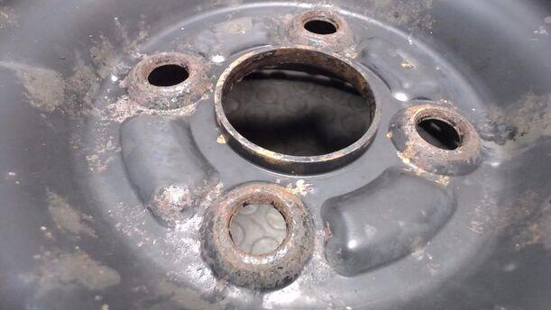 Foto: STAHLFELGE 6X14 ET45 eines Mazda 2 1.5