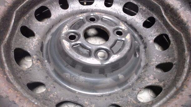 Foto: STAHLFELGE 6X14 ET45 eines Mazda 2 1.5