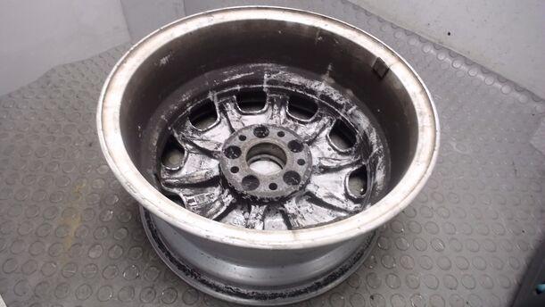 Foto: ALUFELGE 7X15 ET37 eines Mercedes-Benz E 200