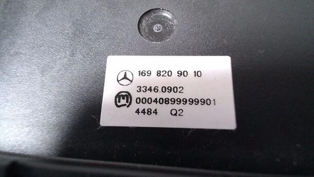 Foto: SCHALTEREINHEIT SITZHEIZUNG/ PDC eines Mercedes-Benz A 180 CDI