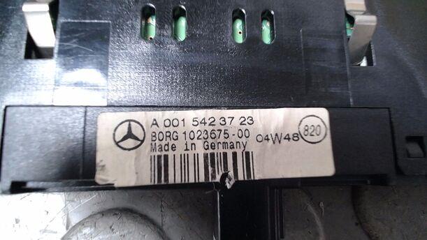 Foto: PARKTRONIC SENSOR/ PDC ANZEIGE eines Mercedes-Benz A 180 CDI