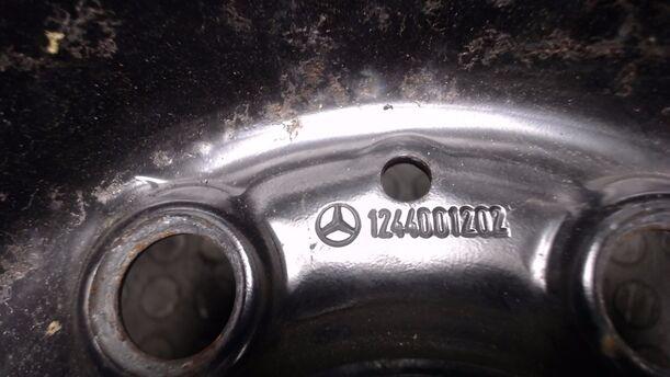 Foto: STAHLFELGE 6,5X15 ET49 eines Mercedes-Benz 300 D