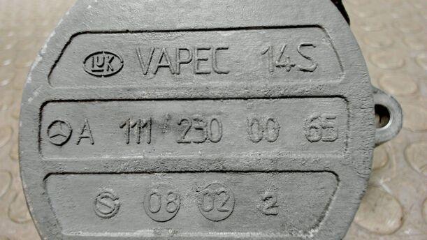 Foto: VAKUUMPUMPE / UNTERDRUCKPUMPE eines Mercedes-Benz E 200 T Kompressor