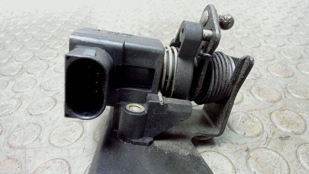 Foto: GASPEDALSENSOR / FAHRPEDALSENSOR eines Mercedes-Benz E 200 T Kompressor