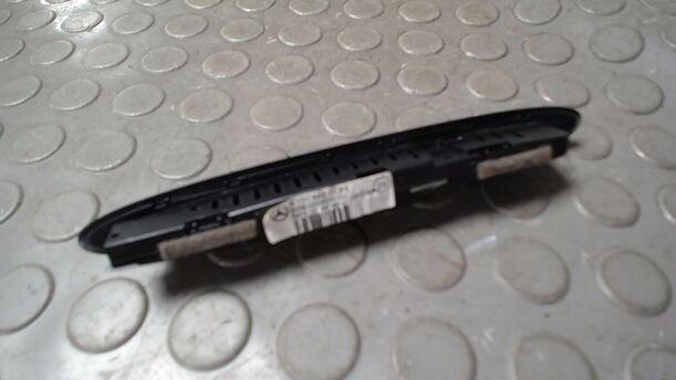 Foto: PARKTRONIK SENSOR/ PDC ANZEIGE eines Mercedes-Benz A 180 CDI