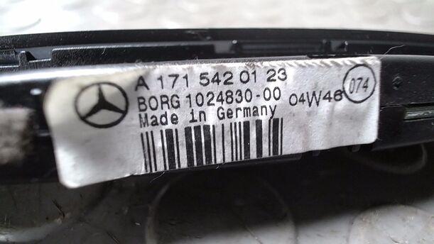 Foto: PARKTRONIK SENSOR/ PDC ANZEIGE eines Mercedes-Benz A 180 CDI
