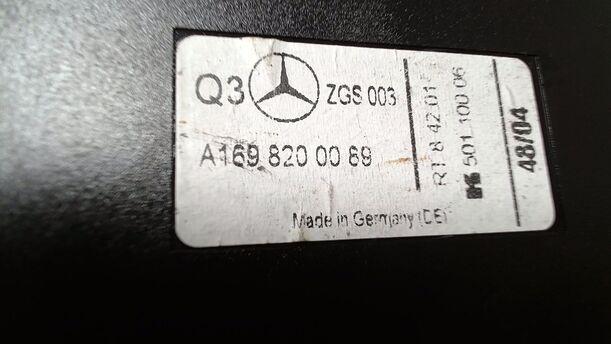 Foto: STEUERGERÄT ANTENNE/ ANTENNENVERSTÄRKER eines Mercedes-Benz A 180 CDI