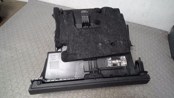 Foto: HANDSCHUHFACH eines Mercedes-Benz A 180 CDI
