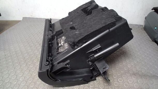 Foto: HANDSCHUHFACH eines Mercedes-Benz A 180 CDI