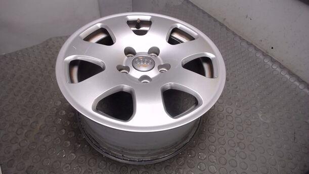 Foto: ALUFELGE 7X15 ET39 eines Audi A4 Avant 2.0