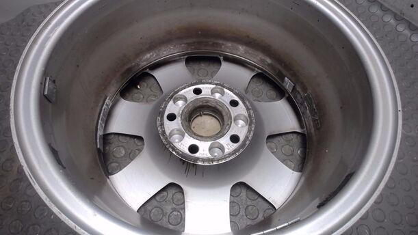 Foto: ALUFELGE 7X15 ET39 eines Audi A4 Avant 2.0