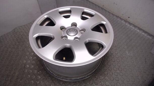 Foto: ALUFELGE 7X15 ET39 eines Audi A4 Avant 2.0