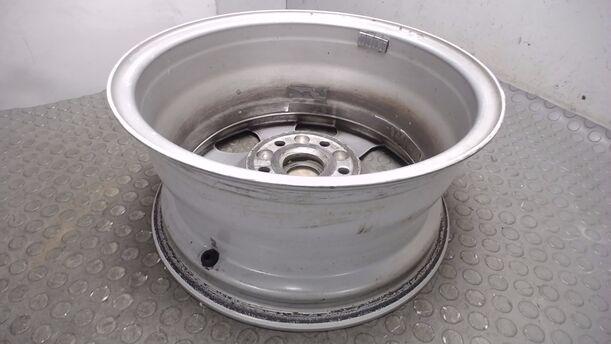 Foto: ALUFELGE 7X15 ET39 eines Audi A4 Avant 2.0