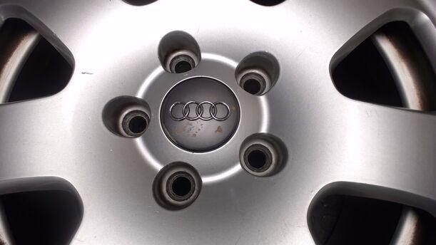 Foto: ALUFELGE 7X15 ET39 eines Audi A4 Avant 2.0