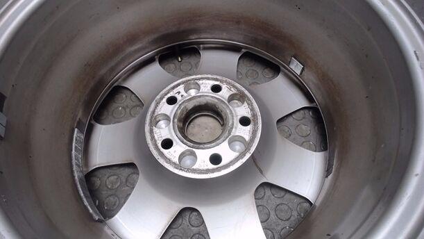 Foto: ALUFELGE 7X15 ET39 eines Audi A4 Avant 2.0