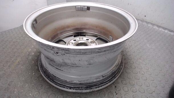 Foto: ALUFELGE 7X15 ET39 eines Audi A4 Avant 2.0