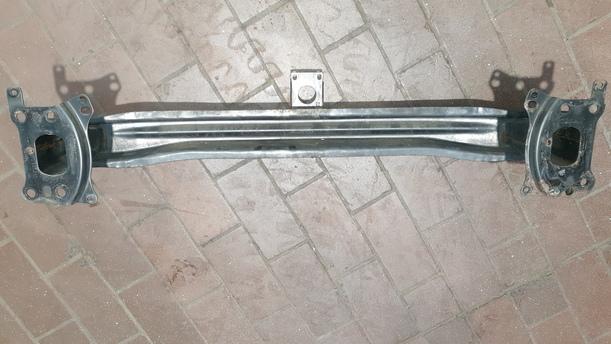Foto: VERSTÄRKUNG VORN ( GOLF PLUS ) eines VW Golf Plus 1.4