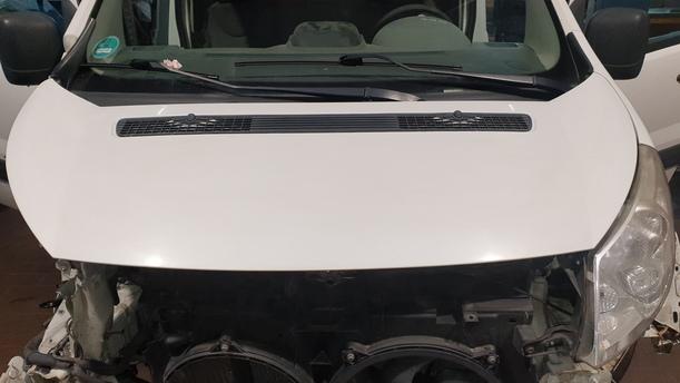 Foto: MOTORHAUBE eines Peugeot Expert L1H1