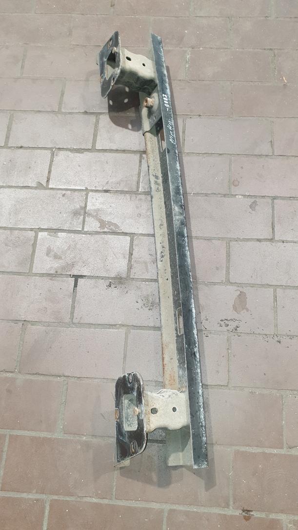 Foto: VERSTÄRKUNG HINTEN eines Peugeot Expert L1H1