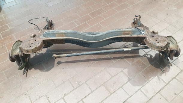 Foto: HINTERACHSE eines Peugeot Expert L1H1