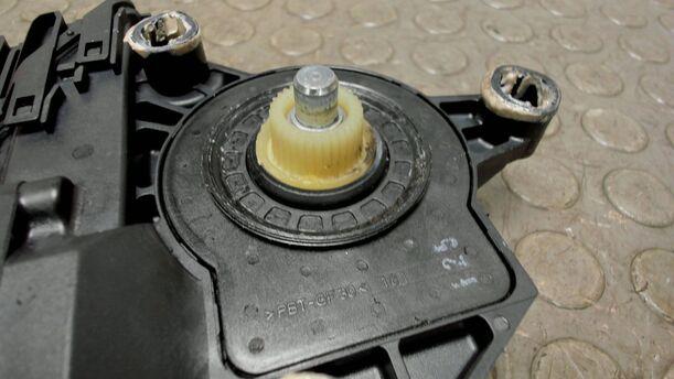 Foto: FENSTERHEBERMOTOR HINTEN LINKS eines VW Golf Plus 1.4