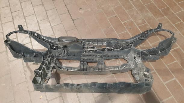 Foto: FRONTBLECH / SCHLOSSTRÄGER ( VOR FACELIFT / KLIMA ) eines VW Polo 1.2