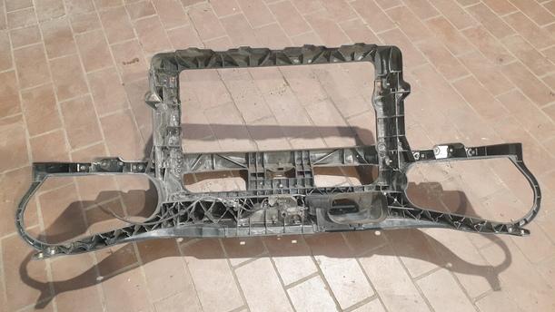 Foto: FRONTBLECH / SCHLOSSTRÄGER ( VOR FACELIFT / KLIMA ) eines VW Polo 1.2