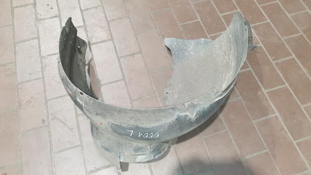 Foto: INNENKOTFLÜGEL / RADHAUSSCHALE VORNE LINKS eines VW Polo 1.2