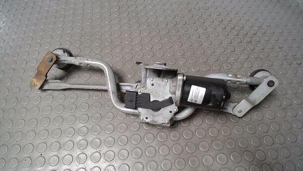 Foto: SCHEIBENWISCHERMOTOR VORN eines Peugeot Expert L1H1