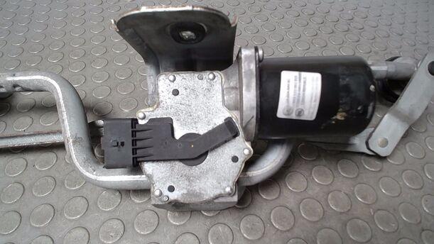 Foto: SCHEIBENWISCHERMOTOR VORN eines Peugeot Expert L1H1