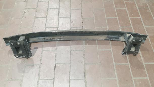 Foto: VERSTÄRKUNG VORNE eines VW Polo 1.2
