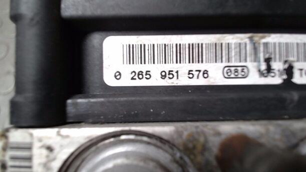 Foto: HAUPTBREMSAGGREGAT ABS eines Peugeot Expert L1H1