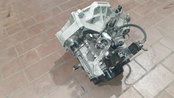 Foto: SCHALTGETRIEBE 5 GANG GDP eines VW Polo 1.2